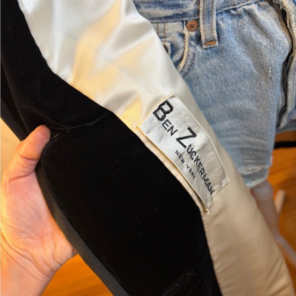 Elegant Black Velvet Women's Coat - Picture 6 of 12